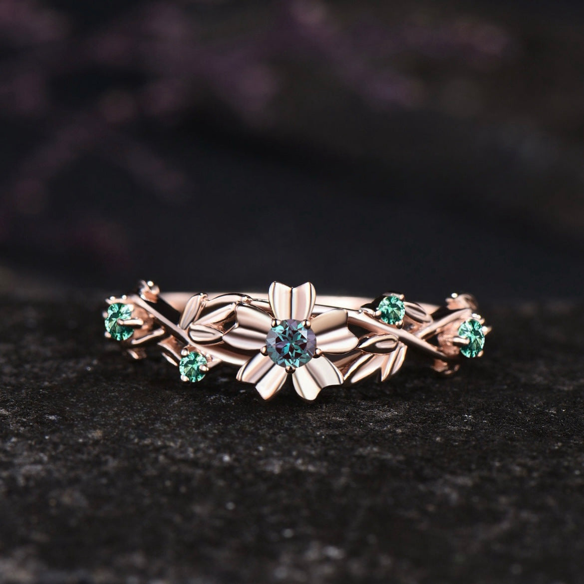 New Womens Ring With A Flower Design